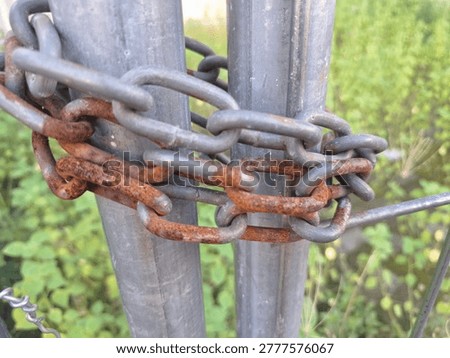 The iron chain is partially rusting. Rusting of iron chains is primarily caused by oxidation, a chemical reaction between iron, oxygen, and water or moisture. The main triggers include rainwater, humid environments, exposure to seawater or salt, and infrequent lubrication and cleaning