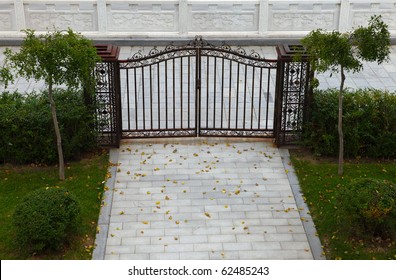Iron gate