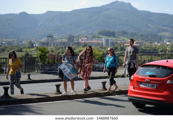 Irun, Basque Country/Spain; 08-23-2019:\
border between the countries of Spain and France, Hendaia, tourists\
and travelers, vehicles and police\
controls