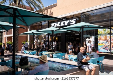 Irvine, CA, USA - May 7, 2022: Shoppers Outside A Tilly's Store At The Irvine Spectrum Center In Irvine, California. Tillys Is An American Retail Clothing Company.