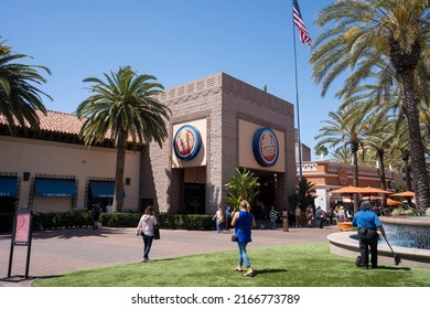 Irvine, CA, USA - May 7, 2022: Exterior View Of The Dave And Buster's Sports Bar And Restaurant At Irvine Spectrum Center, A Shopping Mall Located In Orange County, California.