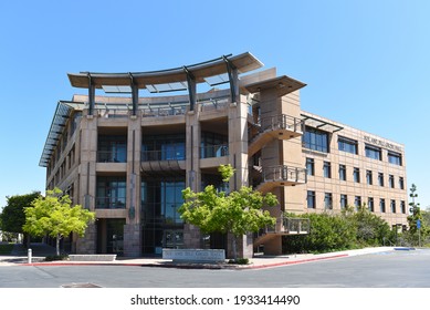 IRVINE, CALIFORNIA - 22 APRIL 2020:  The Sue And Bill Gross Hall On The Campus UCI. A CIRM Institute, California Institute For Regenerative Medicine.