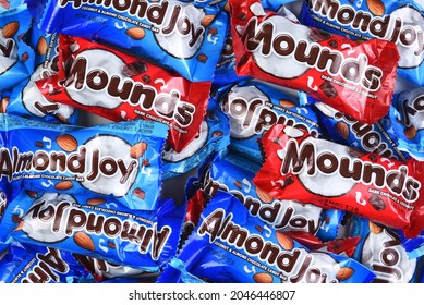 IRVINE, CALIFORNIA - 23 SEPT 2021: A Large Pile Of  Almond Joy And Mounds Fun Size Candy Bars For Halloween.