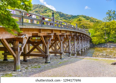 Ise, Japón en el Puente Uji del Gran Santuario Ise. 