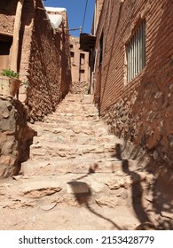 Isfahan, Iran - October 11, 2019 : Abyaneh Village Is Situated In The Central District Of Natanz County In Isfahan Province And At The Foot Of Mount Karkas, The Highest Mountain Of The Region.