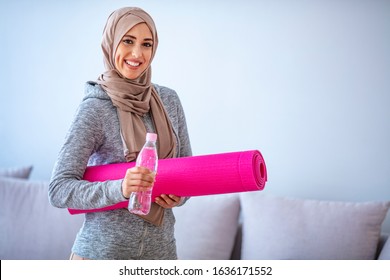 1,535 Muslim woman drinking water Images, Stock Photos & Vectors ...