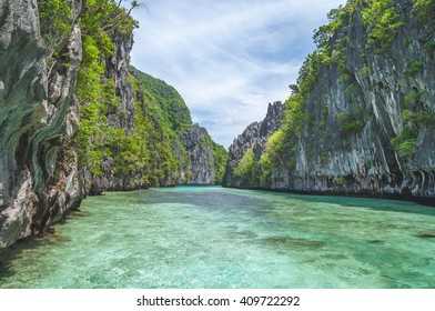 Island hopping around El Nido in Palawan - Shutterstock ID 409722292