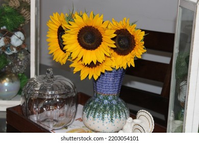 Islip Terrace, NY, USA, 9.15.22 - A Bouquet Of Sunflowers In A Vase. The Flowers Are In A Tray With Turkey Candle Holders And An Empty Pumpkin Shaped, Glass, Cookie Jar.