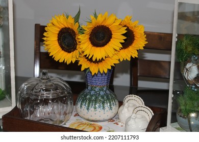 Islip Terrace, NY, USA, 9.20.22 - A Fall Themed Centerpiece. A Bouquet Of Sunflowers In A Vase. The Flowers Are In A Tray With Turkey Candle Holders And An Empty Pumpkin Shaped, Glass, Cookie Jar.