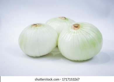 isolated white onions in white background