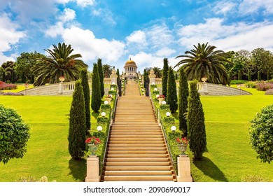  Israel. Bahai World Center. Marble staircase and garden terraces, magnificent colonnade with a gilded dome on the Mount Carmel, Haifa. The descent to the Mediterranean Sea. Clear sunny day