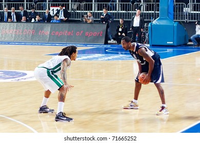 ISTANBUL - JANUARY 20: Bootsy Thornton (R) Looks To Drive As David Moss Defends At THY Euroleage Top 16 Championship Basketball Game Efes Pilsen Vs Montepaschi Siena January 20, 2011 In Istanbul