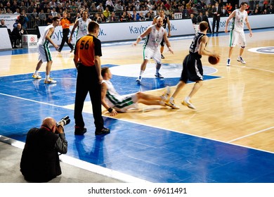 ISTANBUL - JANUARY 20: Professional Photographer Shots The Game At THY Euroleage Top 16 Basketball Championship, Efes Pilsen Vs Montepaschi Siena January 20, 2011 In Istanbul