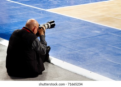 ISTANBUL - JANUARY 20: An Unidentified Photographer Shots The Game At THY Euroleage Top 16 Basketball Championship, Efes Pilsen Vs Montepaschi Siena January 20, 2011 In Istanbul