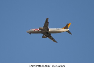 ISTANBUL - SEPTEMBER 29: Pegasus Airlines Boeing 737-42R landing to Sabiha Gokcen Airport on September 29, 2013 in Istanbul, Turkey. Pegasus is the second largest airlines in Turkey with 42 airplanes