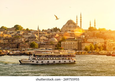 Istanbul At Sunset, Turkey. Tourist Boat Sails On Golden Horn In Summer. Beautiful Sunny View Of Istanbul Waterfront With Old Mosque. Concept Of Travel, Tourism And Vacation In Istanbul And Turkey.