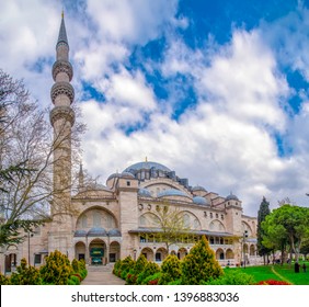Istanbul, Turkey April 07, 2019: Suleymaniye Mosque The Süleymaniye Mosque Is An Ottoman Imperial Mosque Located On The Third Hill Of Istanbul, Turkey. 
