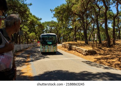 Istanbul Turkey; Battery Powered Cars For Transportation In Büyükada. There Were Phaetons (horse-drawn Carriages) In The Past. 4 July 2022