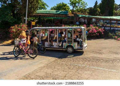 Istanbul Turkey; Battery Powered Cars For Transportation In Büyükada. There Were Phaetons (horse-drawn Carriages) In The Past. 4 July 2022