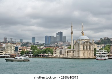 Istanbul, Turkey, June 24nd 2022: Ortaköy Mosque Or Büyük Mecidiye Camii (Great Mosque Of Sultan Abdülmecid). Is A Mosque Situated At The Waterside Of The Ortaköy Pier Square