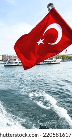 Istanbul, Turkey, OIctober 11, 2021. View Of A Ferry Boat, Historical Mosques In Eminonu Area And Many People In Istanbul. It Is A Sunny Summer Day. Turkish Flag Waving On The Ferry.