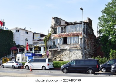 ISTANBUL, TURKEY - SEPTEMBER 17, 2022: Interesting Old Abandoned House Around Ahirkapi Neighborhood, Built Into The Historical Sea Walls Of Constantinople.