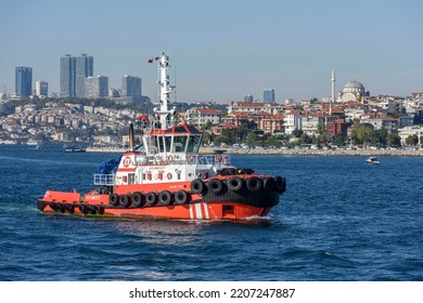 ISTANBUL, TURKEY -  September 25, 2022: Coastal Safety Search And Rescue Vessel In The Bosphorus.