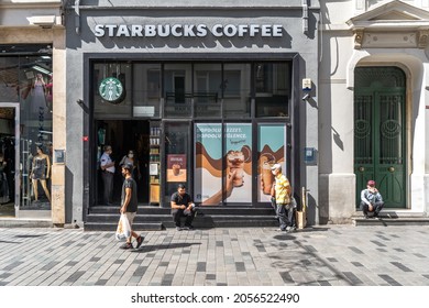 Istanbul, Turkey - September 6, 2021: Tourists Walk Along The Main Tourists Street Istiklal In Istanbul . Shops , Cafes And Restaurants On Istiklal Street . Starbucks Coffee Shop In Istanbul.