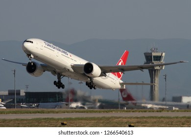 ISTANBUL, TURKEY SEPTEMBER 8, 2012  Turkish Airlines Airplane Taking-off From Atatürk International Airport