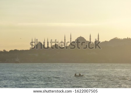 Istanbul'da kayik ile gezinti yapmak Stok fotoğraf © 