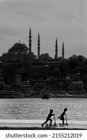 Istanbul,turkey - 04 02 2021:Historical Süleymaniye Mosque And People Images In Istanbul