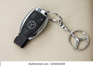 446 Mercedes benz key Images, Stock Photos & Vectors | Shutterstock