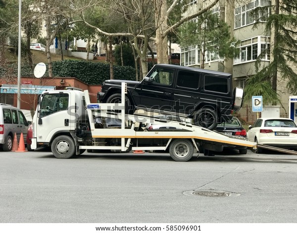 ISTANBUL,TURKEY-FEBRUARY 22,2017:A tow\
truck picking up a car being badly parked in Istanbul,\
Turkey
