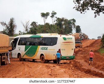 Itaituba/Para/Brazil - Dec 01, 2017: Bus Of The Company Verde That Makes The Transport Of Passengers Between Itaituba/PA And Santarem/PA, Prevented From Following The Path Due To The Excess Of Mud.