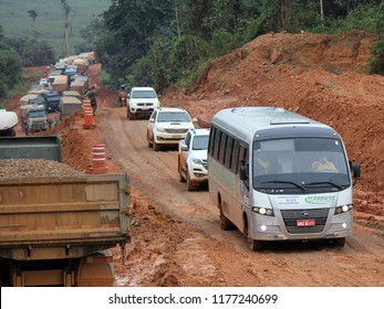 Itaituba/Para/Brazil - Dec 01, 2017: Micro Bus That Carries Out Transportation Of Passengers Between Itaituba And Santarem Along The Transamazonica Highway With Traffic Restrictions Due To Mud.