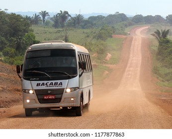 Itaituba/Para/Brazil - November 27, 2017: Micro Bus That Transports Passengers Between The Cities Of Itaituba And Ruropolis, In The State Of Para, By The Transamazônica Highway.