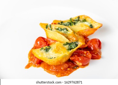 italian conchiglino pasta filled with spinach 