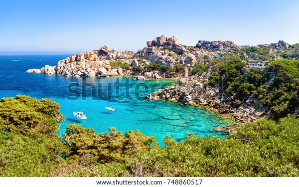 地中海のイタリアのサルジニア島 の写真素材 今すぐ編集 地中海のイタリアのサルジニア島 の写真素材 今すぐ編集