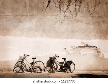 Italian old-style bicycles leaning against a wall in the historic centre of Parma - Powered by Shutterstock