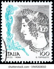 ITALY - CIRCA 2002: Stamp Printed In Italy Shows Portrait Of Etruscan Art Woman Circa 2002