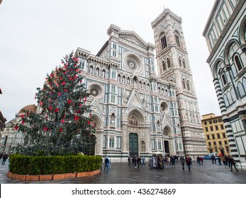 Italy Florence Cathedral At Christmas With Rain