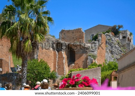 Italy, Italia, Sicily, Taormina, at the Greek, Roman theatre, Teatro Greco, Romano, round arch