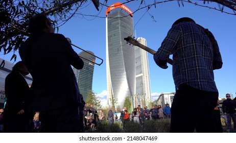 ITALY, MILAN April 2022 - Playing Music Concert Outdoor  In CityLife District  Shopping Area After Covid19 Lockdown - Lifestyle And New Skyline In Downtown Of The City - Finish Of Lockdown Covid-19 