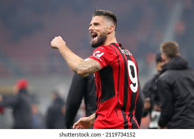 Italy, Milan, feb 5 2022: Olivier Giroud (Milan striker) celebrates the victory and greets the fans at the end of football match FC INTER vs AC MILAN, Serie A 2021-2022 day24 San Siro stadium