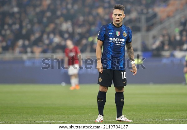 Italy,\
Milan, feb 5 2022: Lautaro Martinez (Inter striker) waiting for a\
goakeeper-throw in the first half during football match FC INTER vs\
AC MILAN, Serie A 2021-2022 day24 San Siro\
stadium