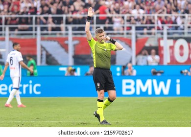 Italy, Milan, may 15 2022: Daniele Orsato (referee) whistles Atalanta's offside in the second half during football match AC MILAN vs ATALANTA, Serie A 2021-2022 day37 San Siro stadium