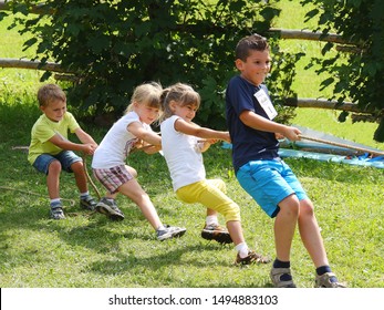 tug of war children's game