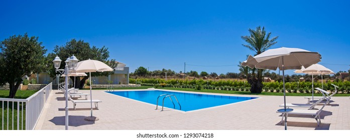 Italy, Sicily, Santacroce Camerina (Ragusa Province), countryside, house garden and swimming pool