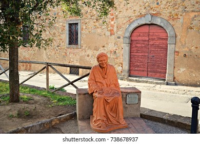 Italy, Tuscany, Bolgheri, August 2017
Statue Of Nonna Lucia, Grandmother Of Poet Giosuè Carducci Created By Sculptor Flavio Melani And Located In The Historical Center Of Bolgheri