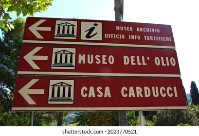 Italy, Tuscany: Road Signal (1. Archive Museum, Tourist Information Office.
2. Oil Museum.
3. House Of The Poet Carducci. )